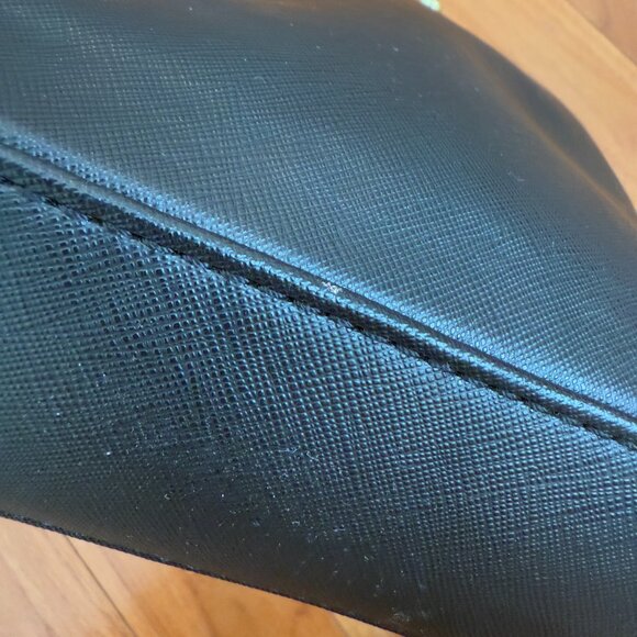 Liz Claiborne Adjustable Crossbody Messenger Bag Black Gold Hardware Polyvinyl - Picture 4 of 11